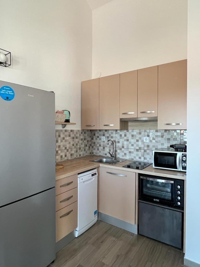 Apartment I & R *